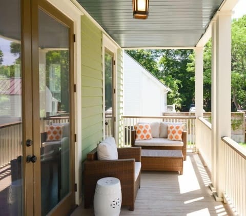 Great furnished porch of the Green House. French doors open up to join the porch with the large living and dining space. Great for groups spending time together!