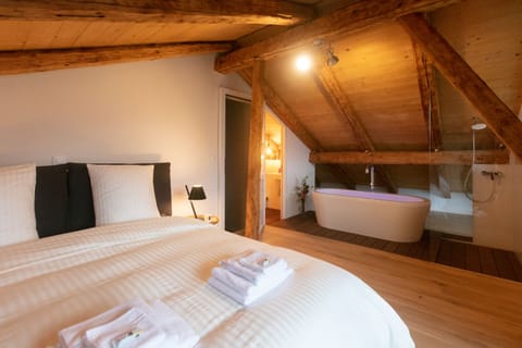 Deluxe Suite, Jetted Tub | 1 bedroom, Select Comfort beds, free WiFi