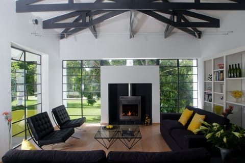 22-inch flat-screen TV with digital channels, TV, Netflix