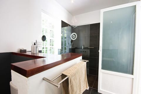 Luxury Double or Twin Room, Garden View | Bathroom | Separate tub and shower, rainfall showerhead, designer toiletries