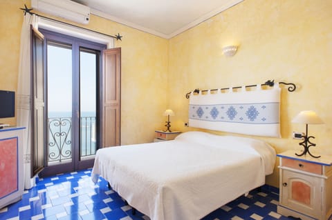 Executive Double Room | Select Comfort beds, minibar, in-room safe, individually furnished