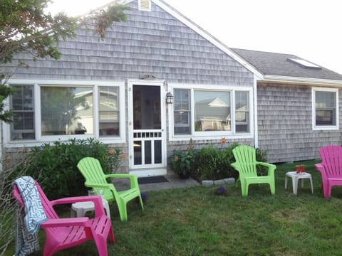 Lovely little front yard in which to watch the sunrise or listen to the waves...