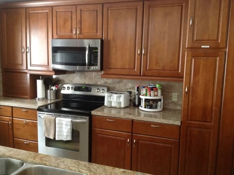 All Stainless Steel Appliances, condiments provided for guests