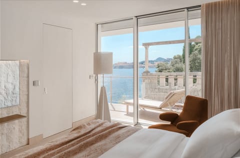 Premium bedding, minibar, free cribs/infant beds, free wired internet