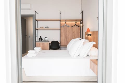 Superior Room - Disabled Access | Minibar, in-room safe, individually decorated, individually furnished