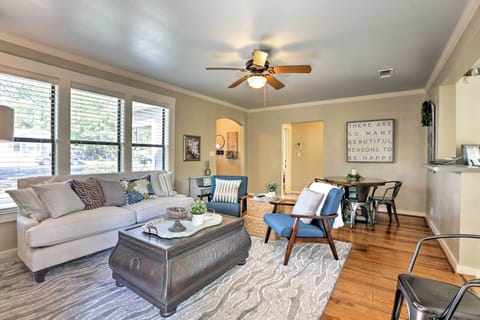 Fredericksburg Vacation Rental | 2BR | 1BA | 1,322 Sq Ft | Steps Required