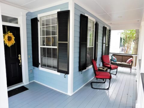 Southern Front Porch - Relax and watch the world go by!