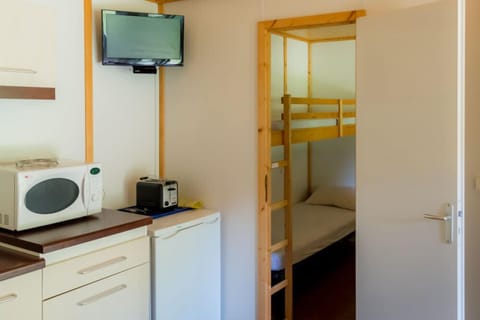 Chalet, 2 Bedrooms | Private kitchenette | Fridge, microwave, stovetop, coffee/tea maker