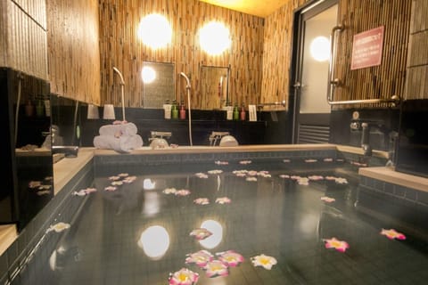 Indoor spa tub