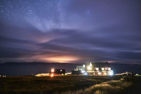 Arriving at night: An island in the wild (15mins walk from the pub)!