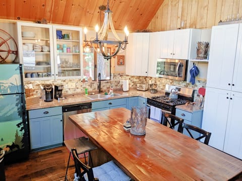 Our kitchen has lots of storage and all of the kitchen appliances you should need for meals at home.  We also fully stock it with cooking and serving ware so you really should only need to bring the food!  Ask if you have something specific that you need.