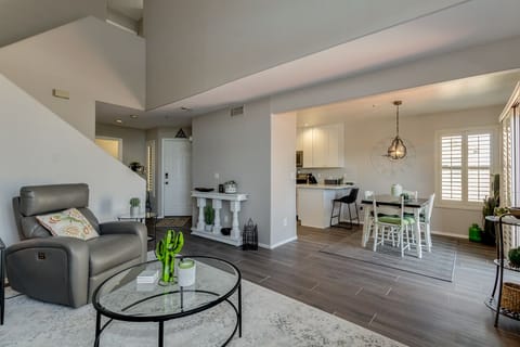 Living Room/Dining Area