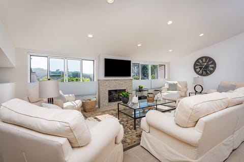 Upstairs living room 