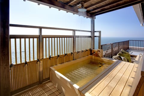 	Japanese Style Room For 5 People with Private Open-air Bath, Top Floor, Smoking | WiFi (free)