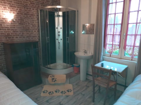Twin Room | Iron/ironing board, free WiFi, bed sheets