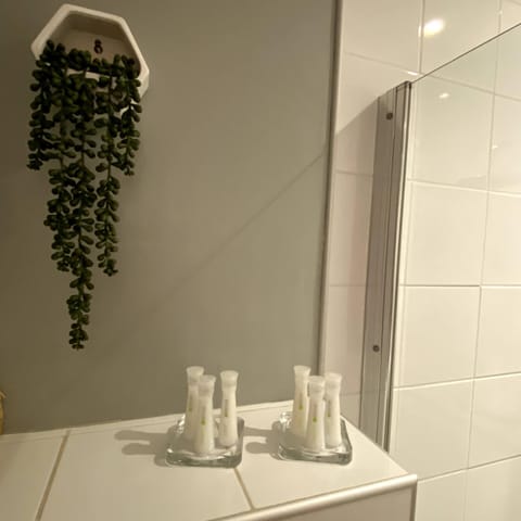 Classic Double Room, Courtyard View (Aristide) | Bathroom