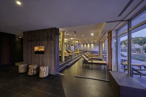 Sauna, body treatments, aromatherapy, hot stone massages