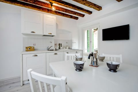 Basic Apartment | In-room dining