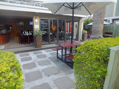 Free full breakfast on weekdays