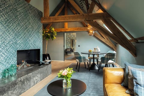 Suite, 1 King Bed | Egyptian cotton sheets, premium bedding, pillowtop beds, free minibar