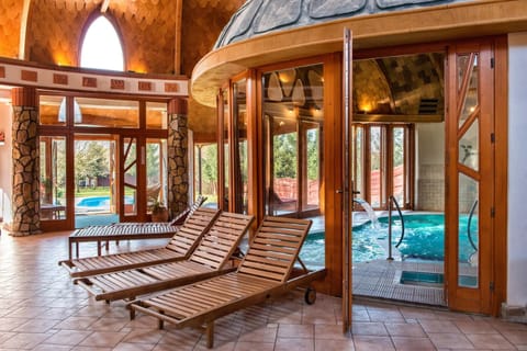 Indoor pool, seasonal outdoor pool, sun loungers