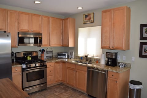 Full kitchen, micro, dishwasher, fridge with ice and water dispenser.  