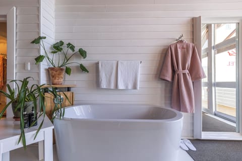 Luxury Room, 1 King Bed, Ocean View | Bathroom | Free toiletries, hair dryer, slippers, towels