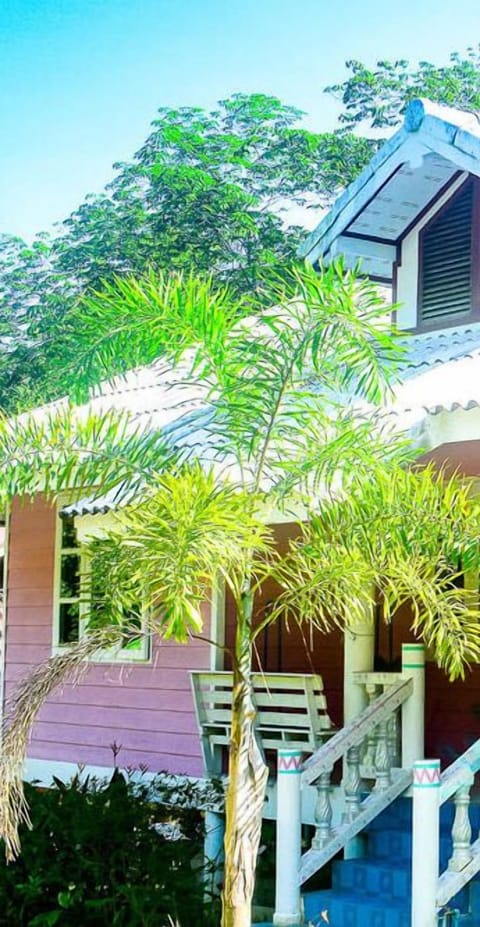 Deluxe Bungalow 2 bedrooms (Tawan 1) | Free WiFi, bed sheets