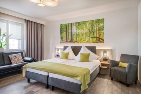Twin Room | Living area | 40-inch flat-screen TV with digital channels