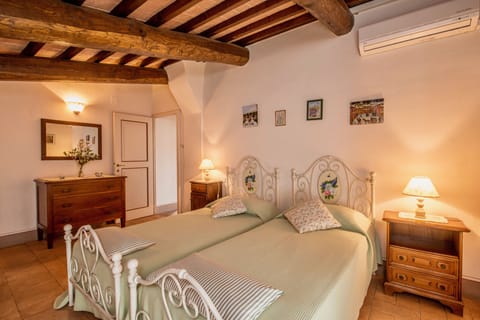 Exclusive Condo | Iron/ironing board, cribs/infant beds, free WiFi, bed sheets