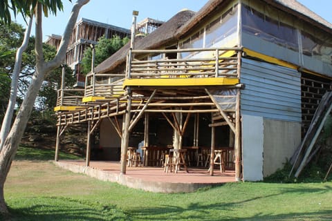 2 bars/lounges, poolside bar, beach bar