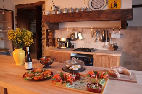 Fully equipped gourmet kitchen...hungry?