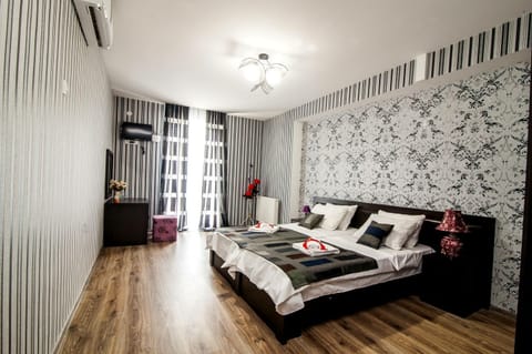 Deluxe Twin Room | Hypo-allergenic bedding, desk, soundproofing, iron/ironing board