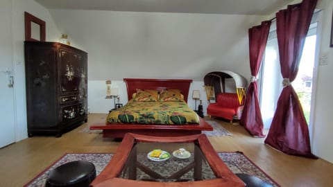 Superior Double Room, Ensuite, Garden View (Chambre zen) | Pillowtop beds, individually decorated, individually furnished
