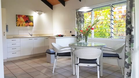 Villa, 1 Bedroom | In-room dining