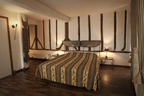 AFRIQUE | Desk, soundproofing, iron/ironing board (on request), WiFi (free)