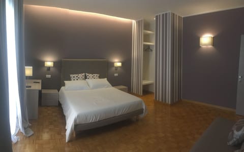 Superior Double Room, 1 Queen Bed, Non Smoking | Desk, blackout drapes, soundproofing, rollaway beds