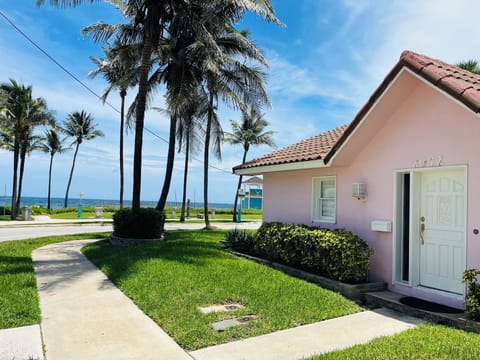 Direct Oceanfront Dreamy Pink House