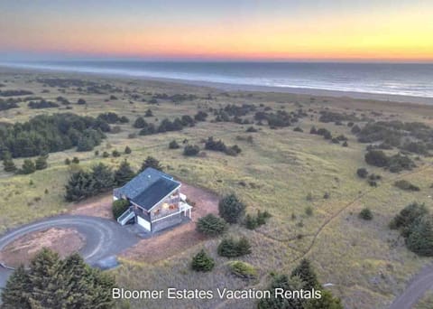 Seahaven just steps to the beach!