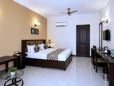Premium Villa, 1 King Bed, Accessible | 1 bedroom, premium bedding, in-room safe