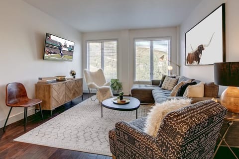 Living Room: Modern elegance with stunning views and vibrant decor!