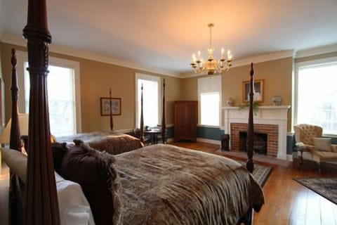 Desk, iron/ironing board, free WiFi, wheelchair access