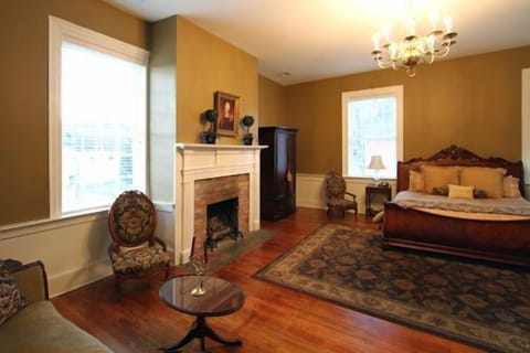 Desk, iron/ironing board, free WiFi, wheelchair access