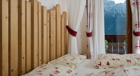 Suite, Mountain View | In-room safe, desk, free cribs/infant beds, free WiFi