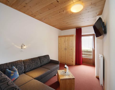 Quadruple Room, Multiple Beds, Non Smoking | Desk, soundproofing, bed sheets, wheelchair access