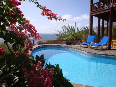 Zandoli: pool-side - just tranquil.