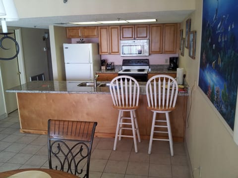 Kitchen 
Granite Bar