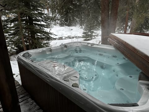 Hot tub off the lower deck, overlooking the creek!