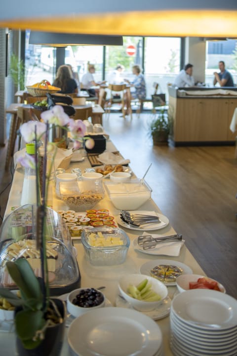 Free daily cooked-to-order breakfast