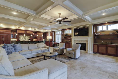 3 Cat Boat - Living Room (Main Level)